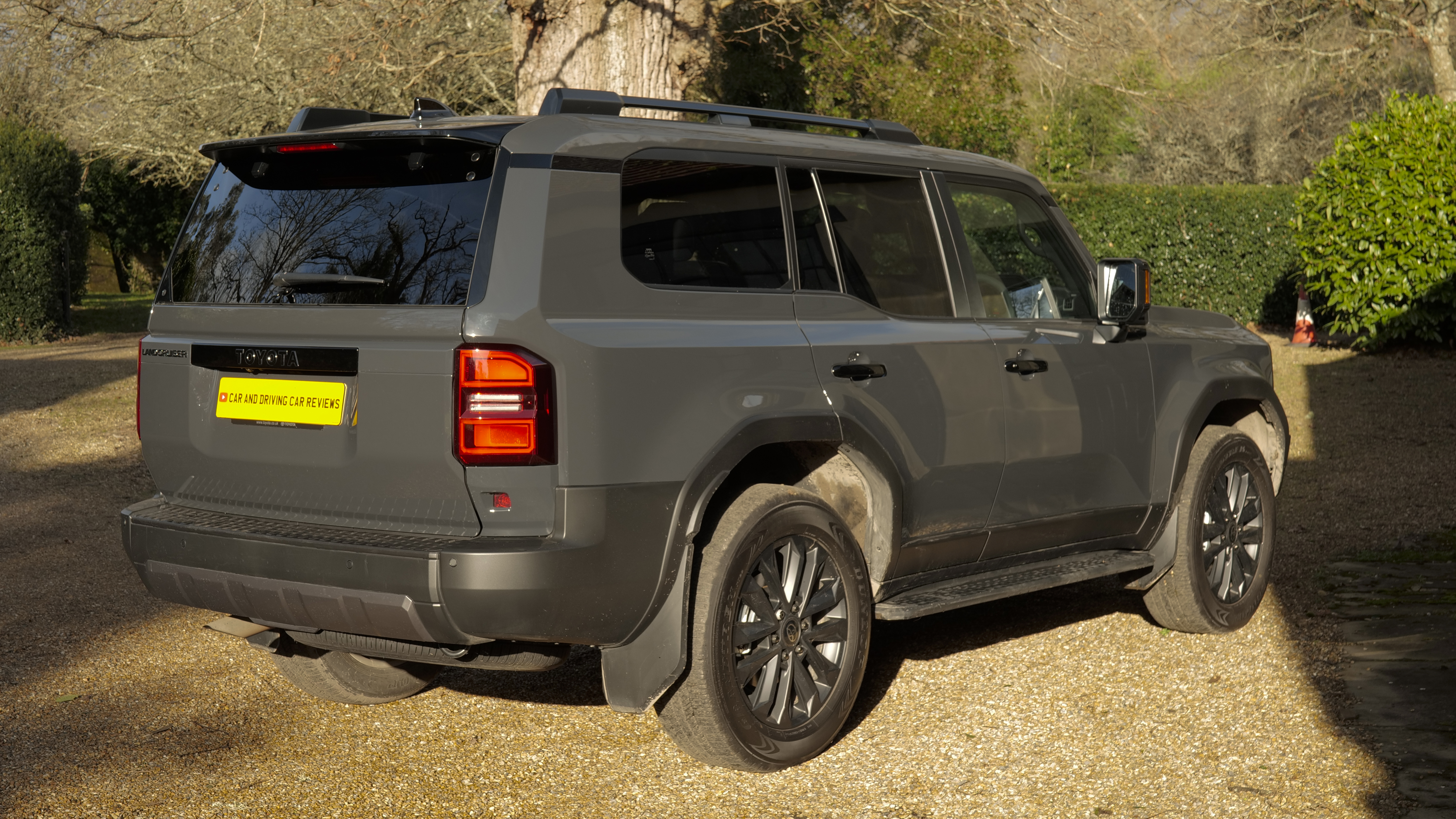 TOYOTA LAND CRUISER DIESEL SW 2.8 D-4D 48V 205 Invincible 5dr Auto [Pan Rf/5 St]